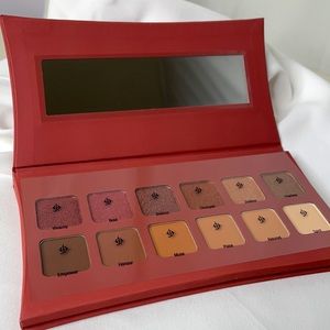 ILLAMASQUA MAKE UP PALETTE